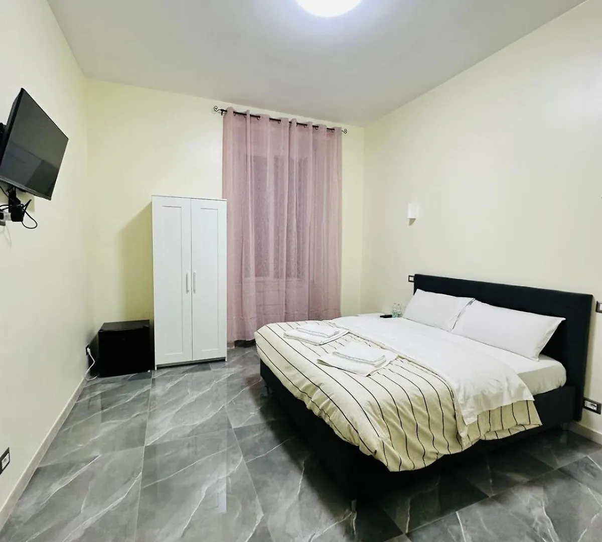 Viktoria House Rome Bed and Breakfast Bed & Breakfast